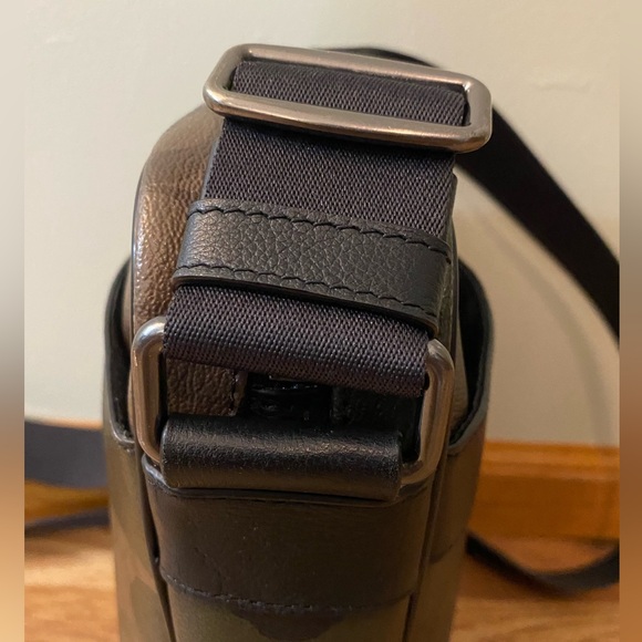 Vintage Leather Coach Camouflage Crossbody Bag - Picture 8 of 16